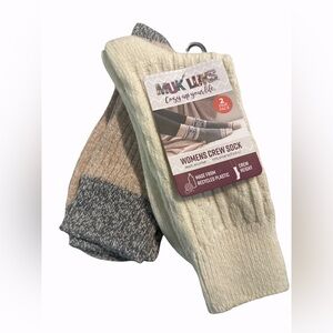 Muk Luks Women's Crew Socks 
Ivory and Gray
2 Pair Pack
Size: 6-11
New with Tags